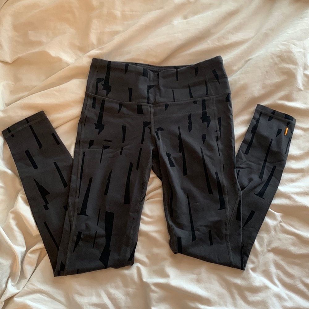 Lucy black and grey abstract leggings